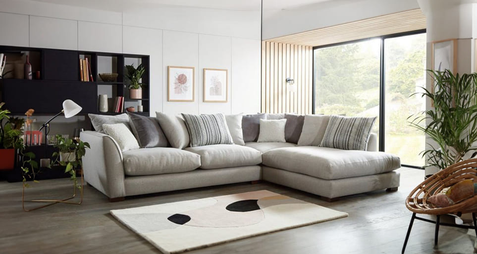 Custom manual recliner, tailored comfort available at Estre.