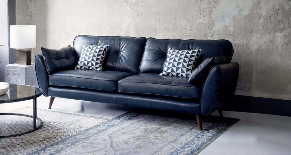 Traditional manual recliner chair, dependable comfort by Estre.